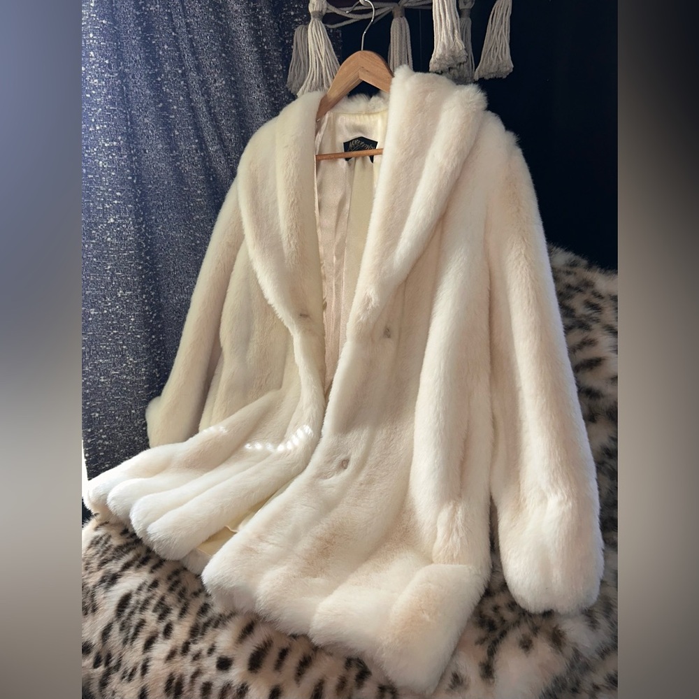 Monterey Fashions - Vintage White Faux Fur Coat Made in U.S.A. - Picture 11 of 16